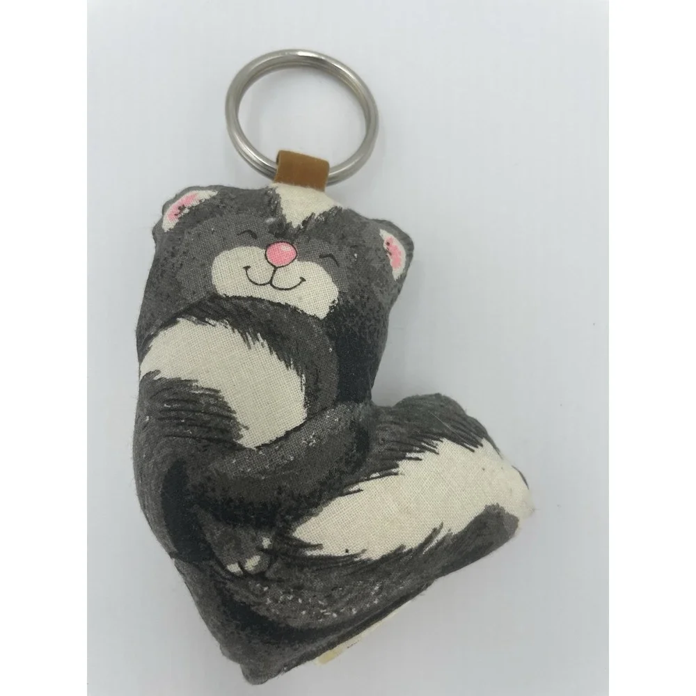 New Vintage Hallmark Keychain Key Chain Fabric Skunk Hug Me‎ Up